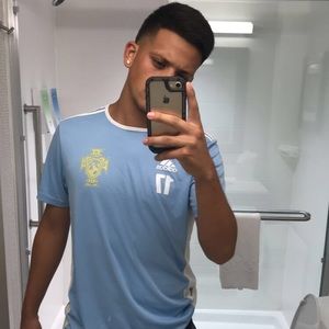 Meet your Posher, Adrian